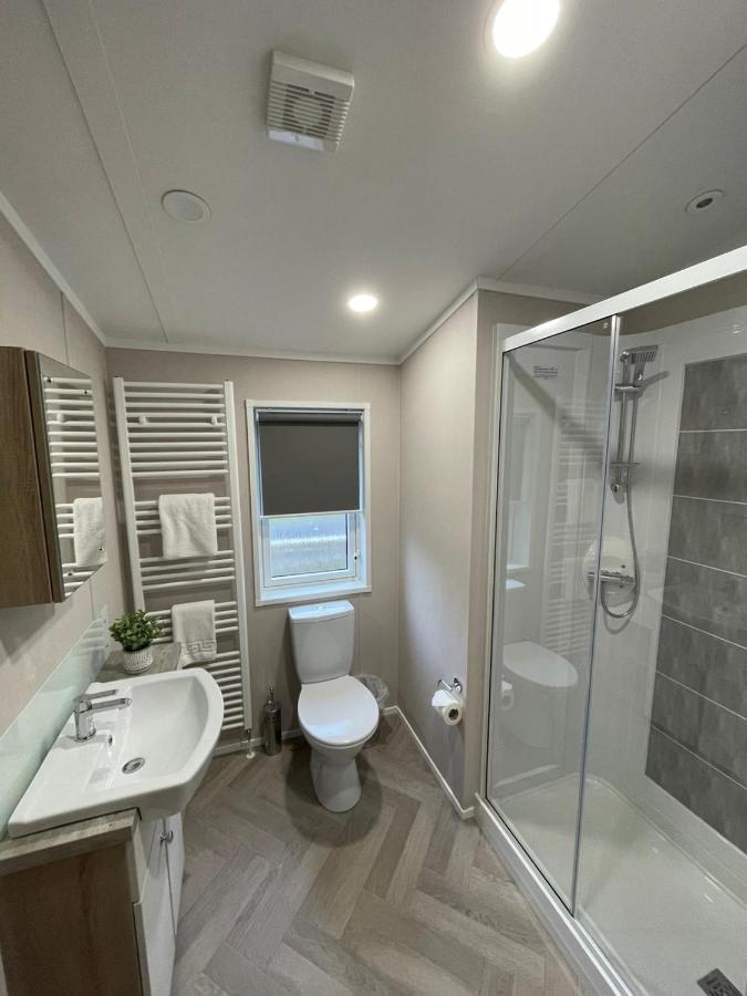 Lotus Lodge With Hot Tub Йорк Экстерьер фото