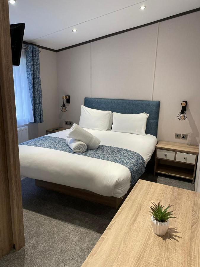 Lotus Lodge With Hot Tub Йорк Экстерьер фото